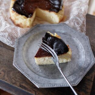 「なぜみんな夢中?バスクチーズケーキの5つの魅力」
