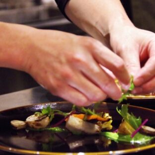 美味しい料理に見せるコツ！盛り付けのテクニックを紹介