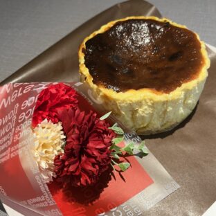 非公開: 【送料込】[ギフト用]バスクチーズケーキ12cmとソープフラワーのセット