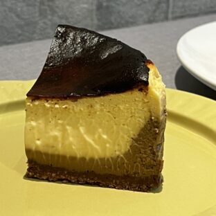 バスクチーズケーキ　７月限定フレーバー「コーヒー＆バニラ」