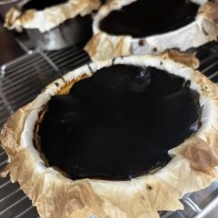夜22時、コーヒーと食べたいチーズケーキ。