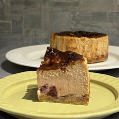 🍓焦がしチーズと苺の奇跡。冬限定「苺のバスク・ルージュ」がCAMPFIREで先行販売スタート！