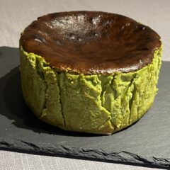 春の香りとともに味わう、4月限定の特別なチーズケーキ