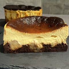 「【5月限定】キャラメルバナナ・ブラウニーバスクチーズケーキが新登場！濃厚すぎる至福の一品」