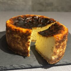 甘すぎないバスクチーズケーキを探している方へ｜イタリア料理店が焼く原点のバスク